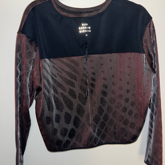 Reflective nike pull over! - Picture 2 of 2